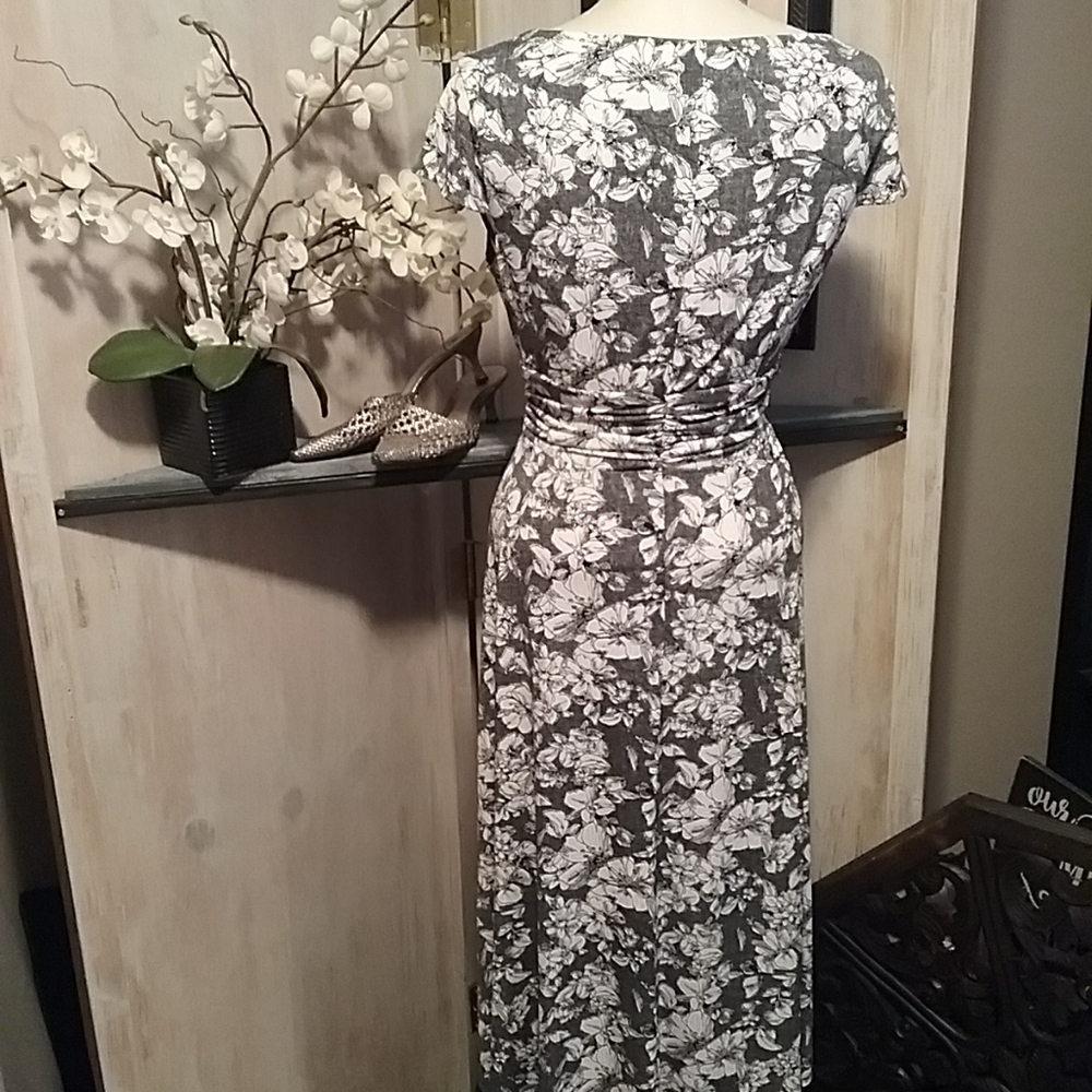 Connected | Dress - Picture 7 of 16